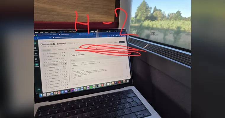 Michael Petit en train de réadapter sa formation IA deux heures avant de la donner.